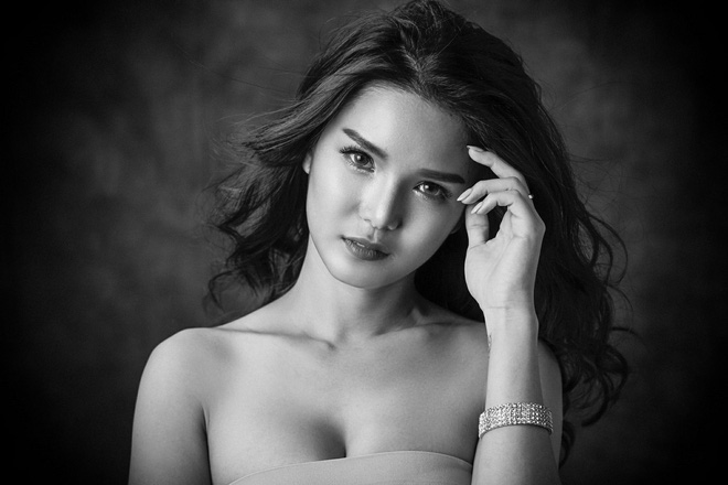 Hương Giang thần thái ngời ngời bên dàn thí sinh Hoa hậu Chuyển giới Quốc tế trong loạt ảnh beauty shoot